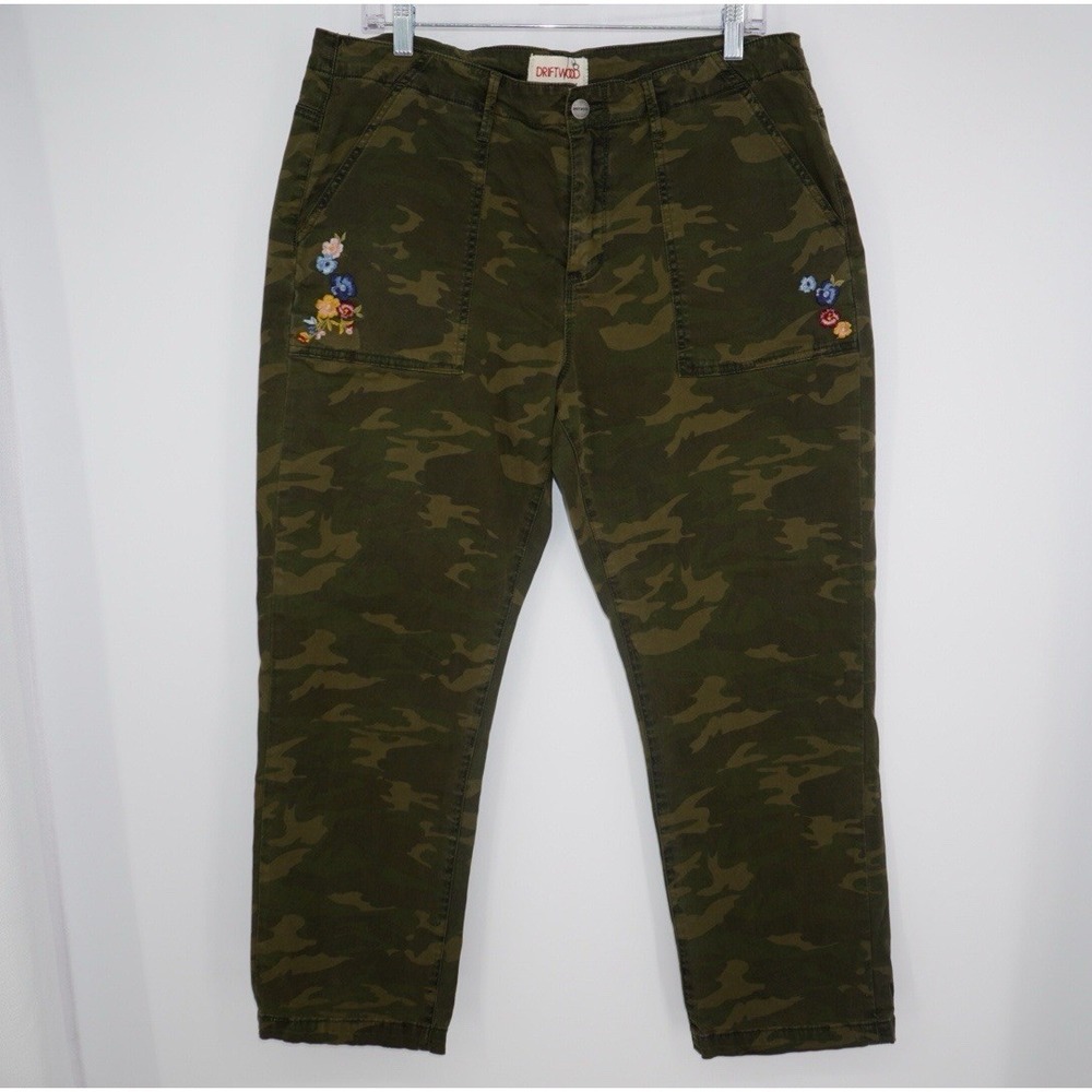 Driftwood Camo Floral Embroidered‎ Boho Cottage Cargo High Rise Cropped Pants 32